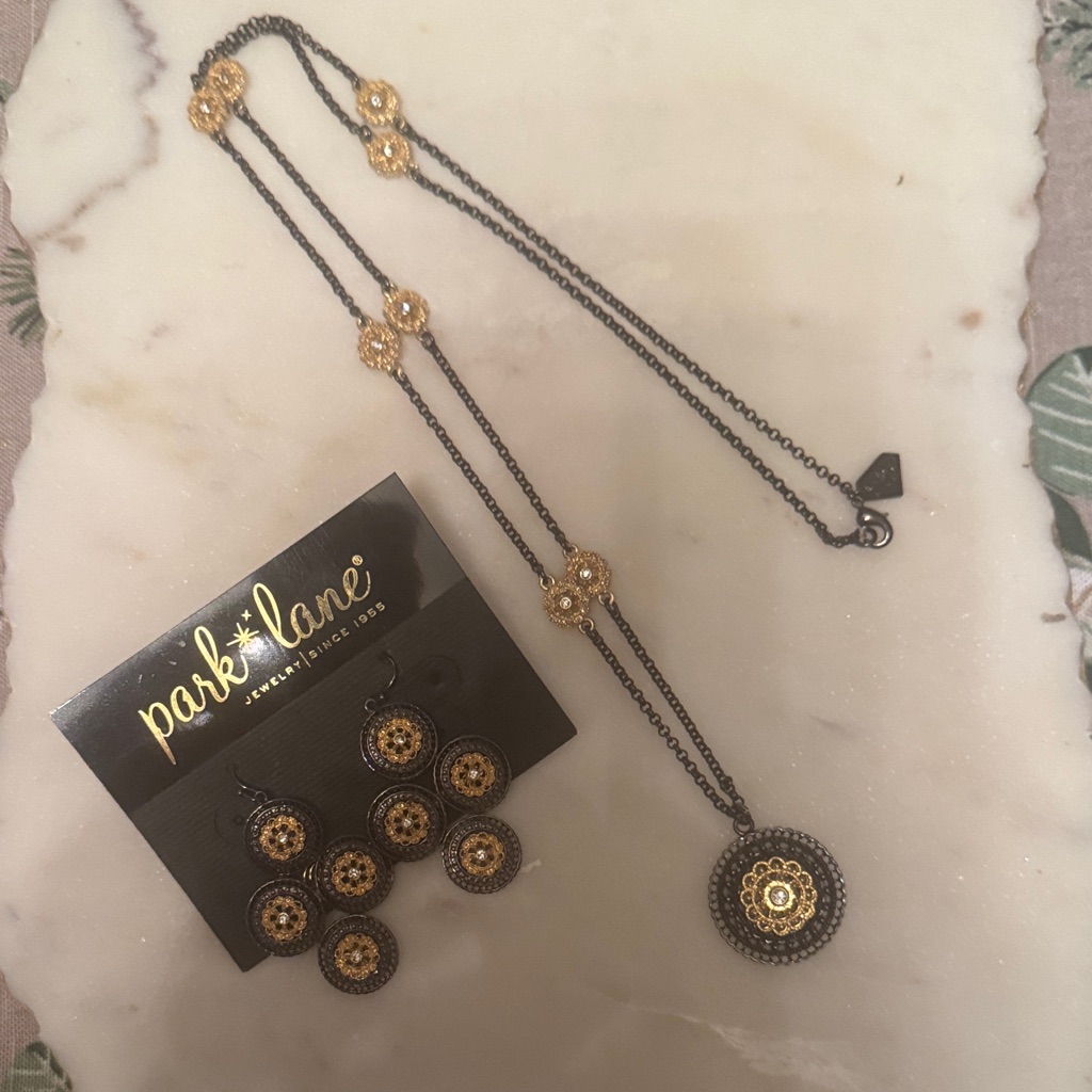 Park Lane Gold And Black Medallion Necklace Earrings Set 49$